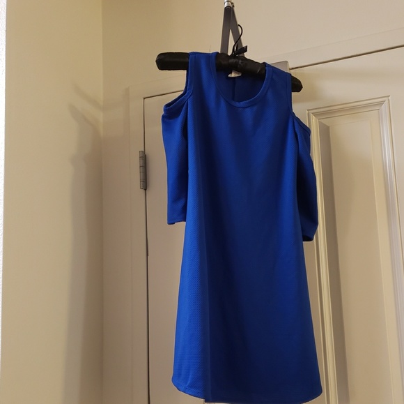 Retro Poly Cold shoulders dress. - Picture 3 of 3